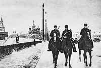 Конный патруль на Москворецком мосту